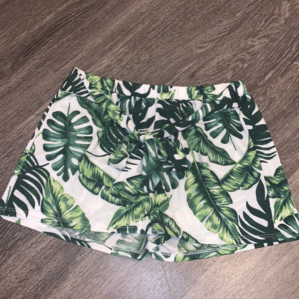 Palm Leaf Front Tie Shorts!